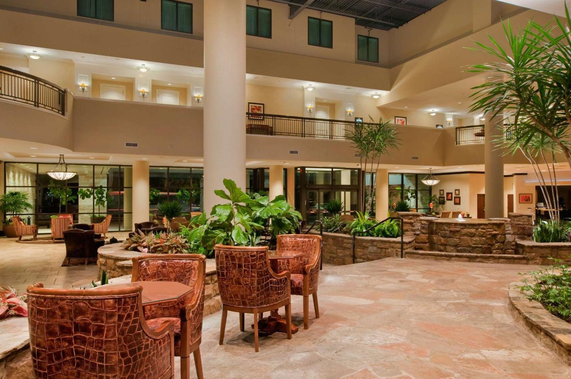 Embassy Riverwalk-downtown Hotel 4*